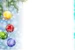 Kerstkaart: Een rode, gele, groene en blauwe kerstbal hangen in de kerstboom